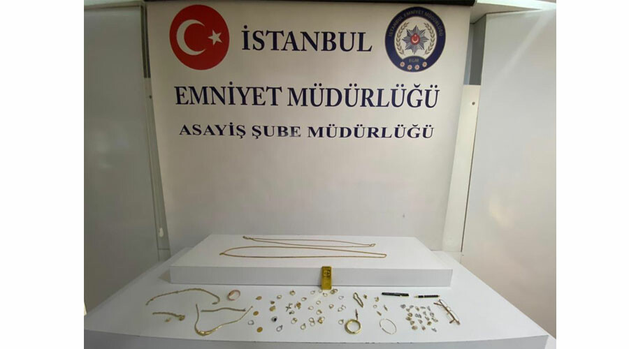 Yaklaşık 4 milyon 500 TL değerinde! Polisim dedi, altınları alıp kayıplara karıştı Yaklaşık 4 milyon 500 TL değerinde! Polisim dedi, altınları alıp kayıplara karıştı