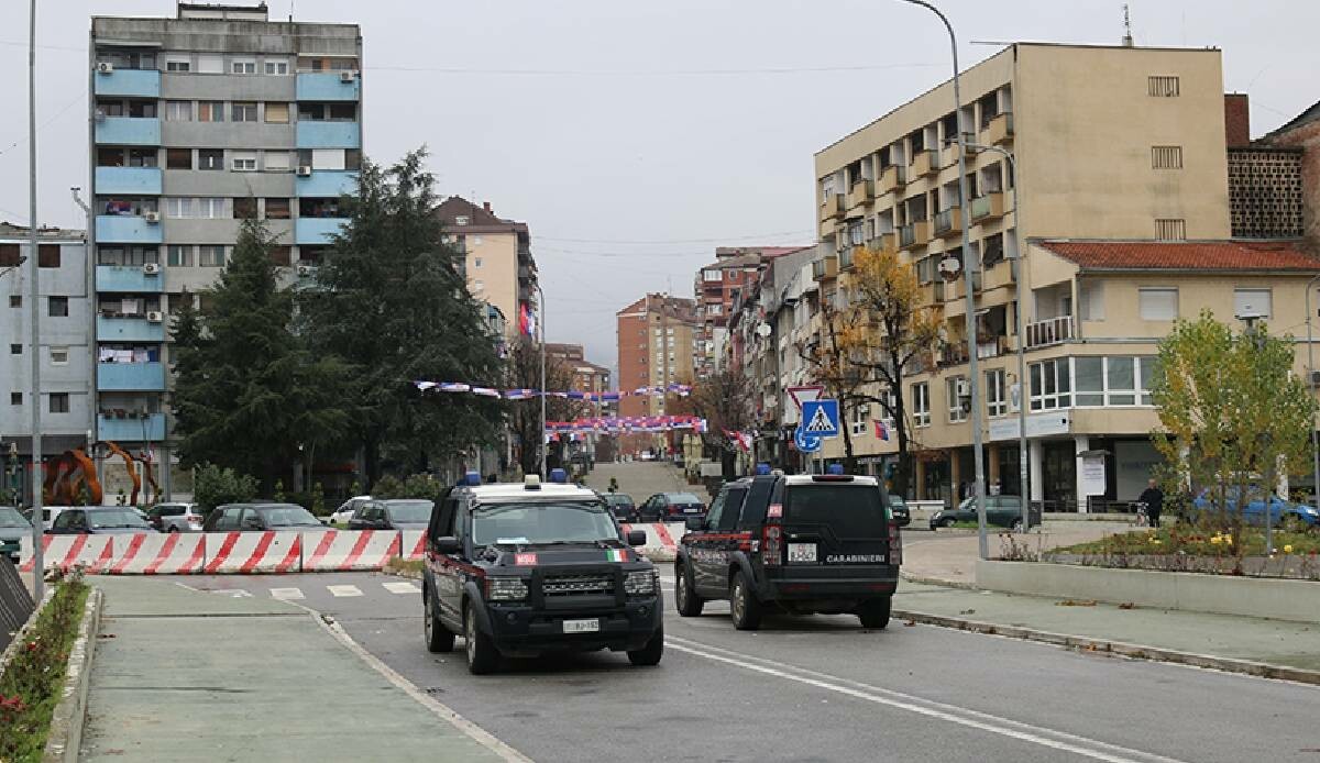 Sırbistan-Kosova arasında barikat savaşları yeniden başladı Sırbistan-Kosova arasında barikat savaşları yeniden başladı