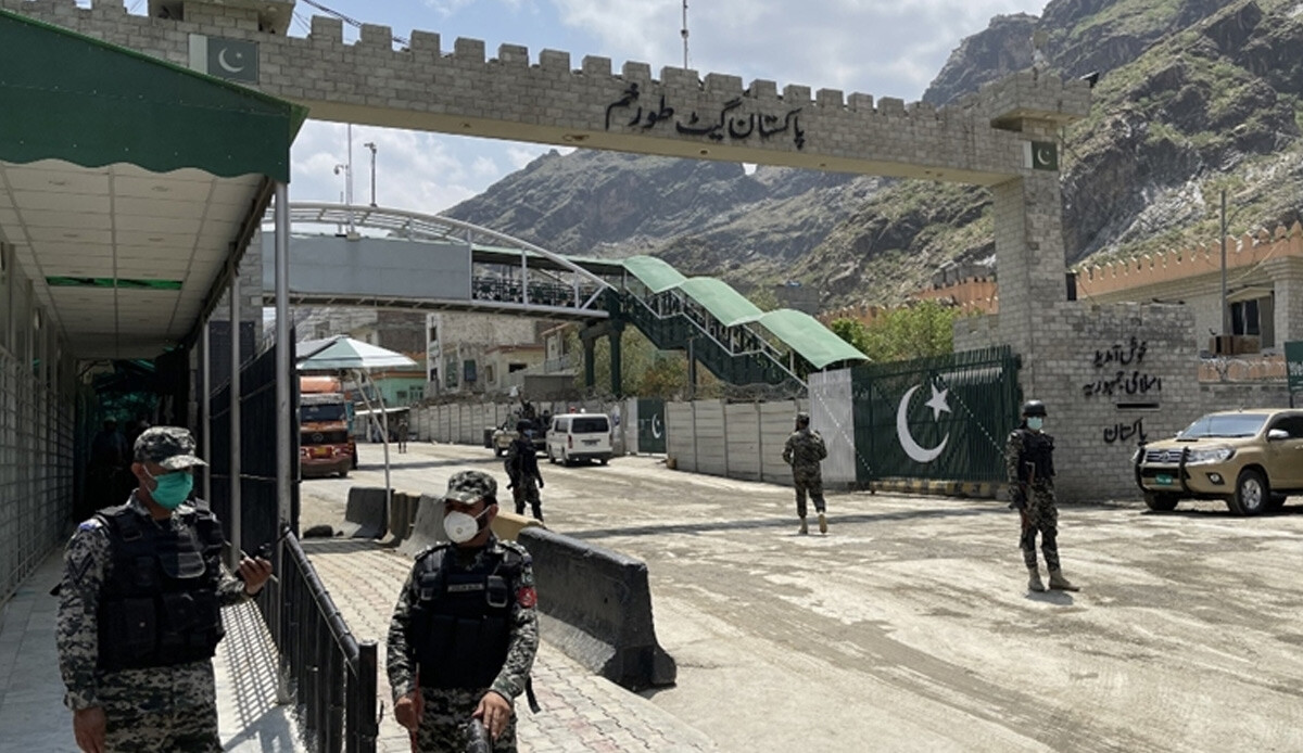 Pakistan'dan tüm dünyaya Afganistan uyarısı: 'Yeniden girmek zorunda kalırız' Pakistan'dan tüm dünyaya Afganistan uyarısı: 'Yeniden girmek zorunda kalırız'