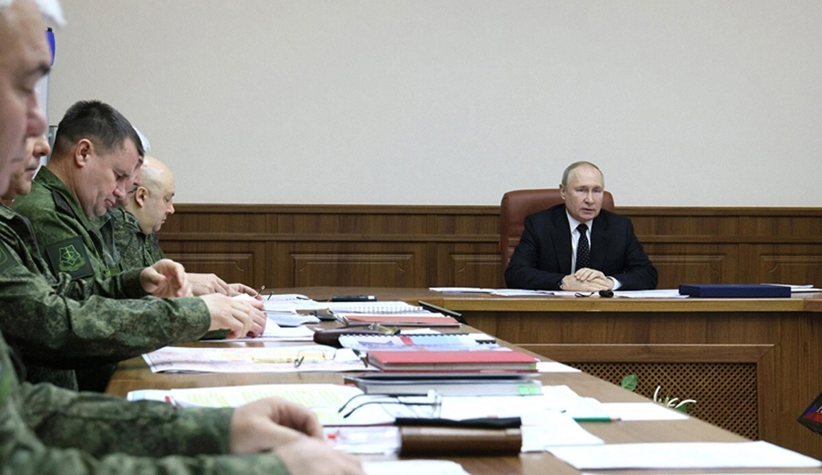Putin'den kritik karargaha ziyaret: Ukrayna'da savaşan birliklerden bilgi aldı Putin'den kritik karargaha ziyaret: Ukrayna'da savaşan birliklerden bilgi aldı