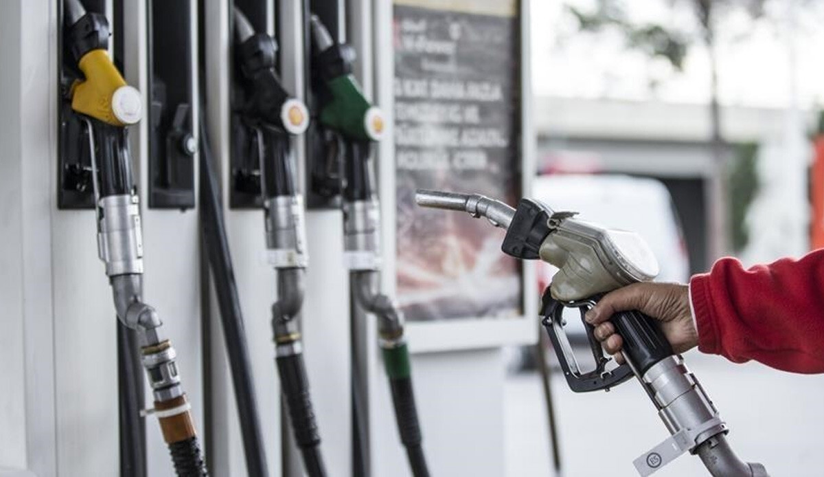 Son dakika: Akaryakıtta çifte indirim yolda: Benzin ve motorinin fiyatı düşüyor