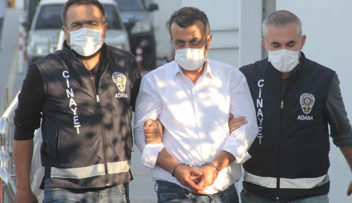 Kan donduran evlat cinayeti! Boğazından bıçakladı, başında ölmesini bekledi Kan donduran evlat cinayeti! Boğazından bıçakladı, başında ölmesini bekledi
