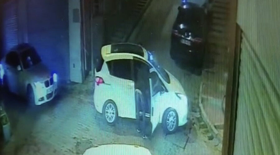 Kağıthane’de dehşet anları: Taciz ettikleri genç kızı koruyan sürücüyü defalarca kez bıçakladılar Kağıthane’de dehşet anları: Taciz ettikleri genç kızı koruyan sürücüyü defalarca kez bıçakladılar