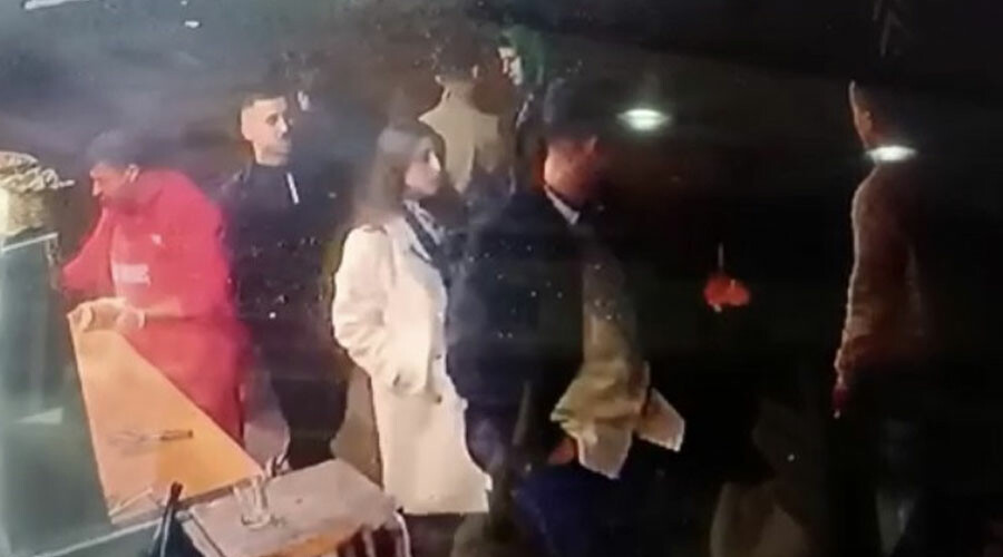 Kağıthane’de dehşet anları: Taciz ettikleri genç kızı koruyan sürücüyü defalarca kez bıçakladılar Kağıthane’de dehşet anları: Taciz ettikleri genç kızı koruyan sürücüyü defalarca kez bıçakladılar