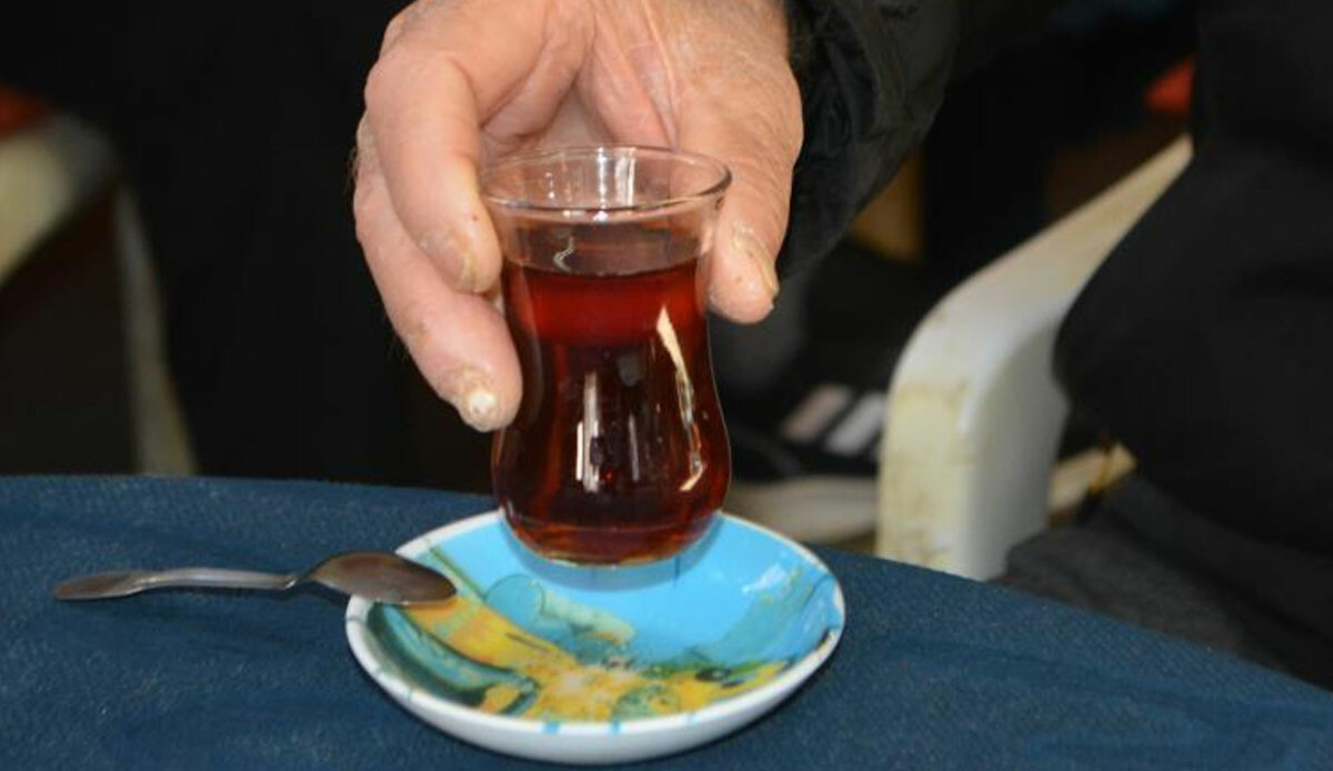 Bu kıraathanede çay yıllarca 25 kuruştu: Enflasyon nedeniyle şuan ki fiyatını duyan şaşıp kalıyor!