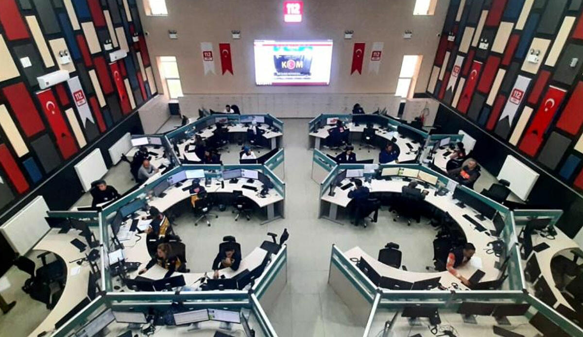 112 Acil çalışanlarını bezdiren kadın! Çağrı merkezini 2 ayda 22 bin kere aradı, cezadan kaçamadı 112 Acil çalışanlarını bezdiren kadın! Çağrı merkezini 2 ayda 22 bin kere aradı, cezadan kaçamadı