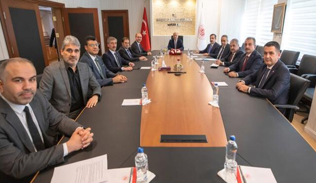 Kamu-Sen’den sabit vergi ve ek zam talebi Kamu-Sen’den sabit vergi ve ek zam talebi