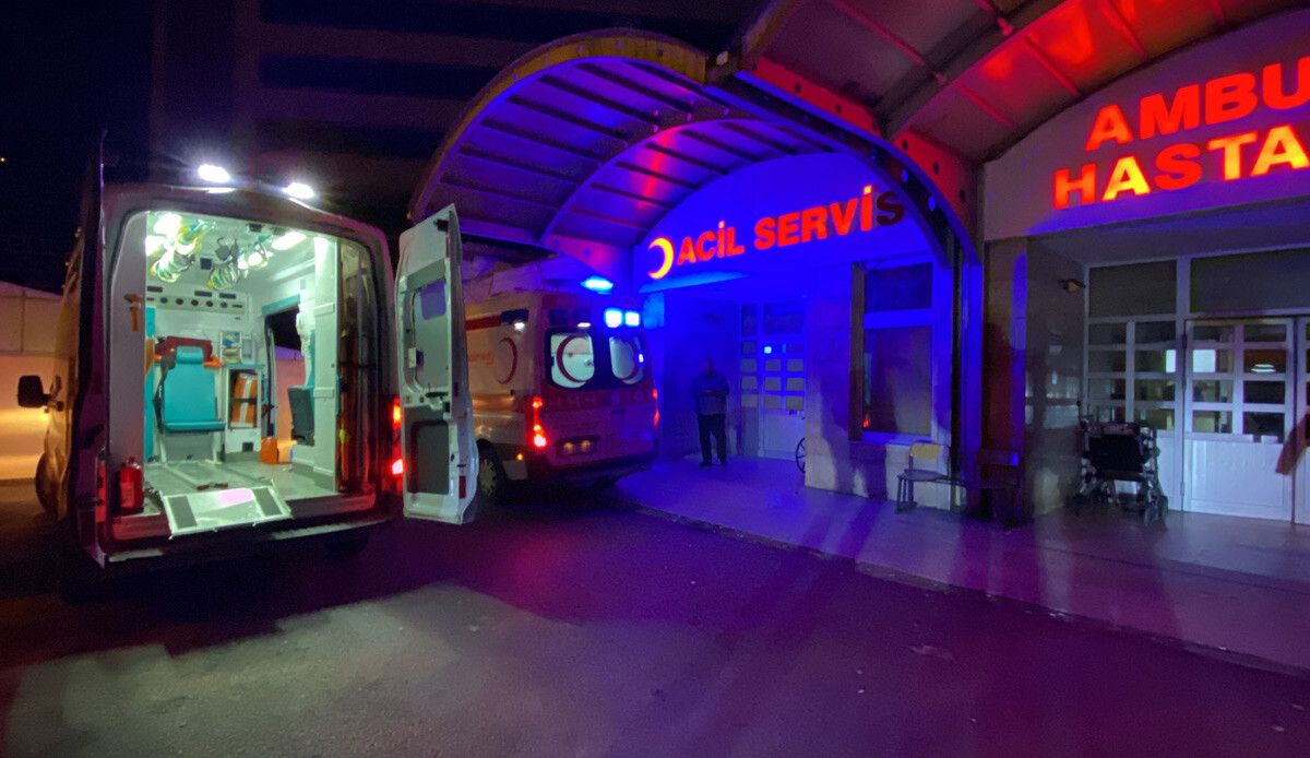 Zonguldak’ta 24 lise öğrencisi gıda zehirlenmesi nedeniyle hastaneye kaldırıldı Zonguldak’ta 24 lise öğrencisi gıda zehirlenmesi nedeniyle hastaneye kaldırıldı