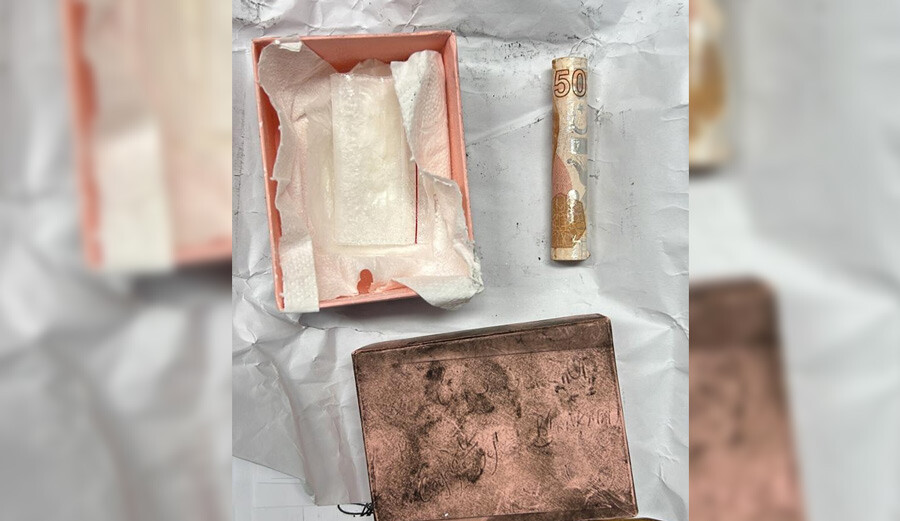 ‘Ciciş kardeşler’in evine polis baskını: Ekipleri görünce uyuşturucu maddeyi camdan attı ‘Ciciş kardeşler’in evine polis baskını: Ekipleri görünce uyuşturucu maddeyi camdan attı