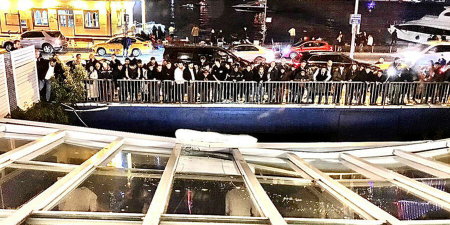 Son dakika:  İstanbul Bebek'te lüks restoranın iskelesi çöktü! 25 kişi denize düştü, 4 kişi yaralandı Son dakika:  İstanbul Bebek'te lüks restoranın iskelesi çöktü! 25 kişi denize düştü, 4 kişi yaralandı