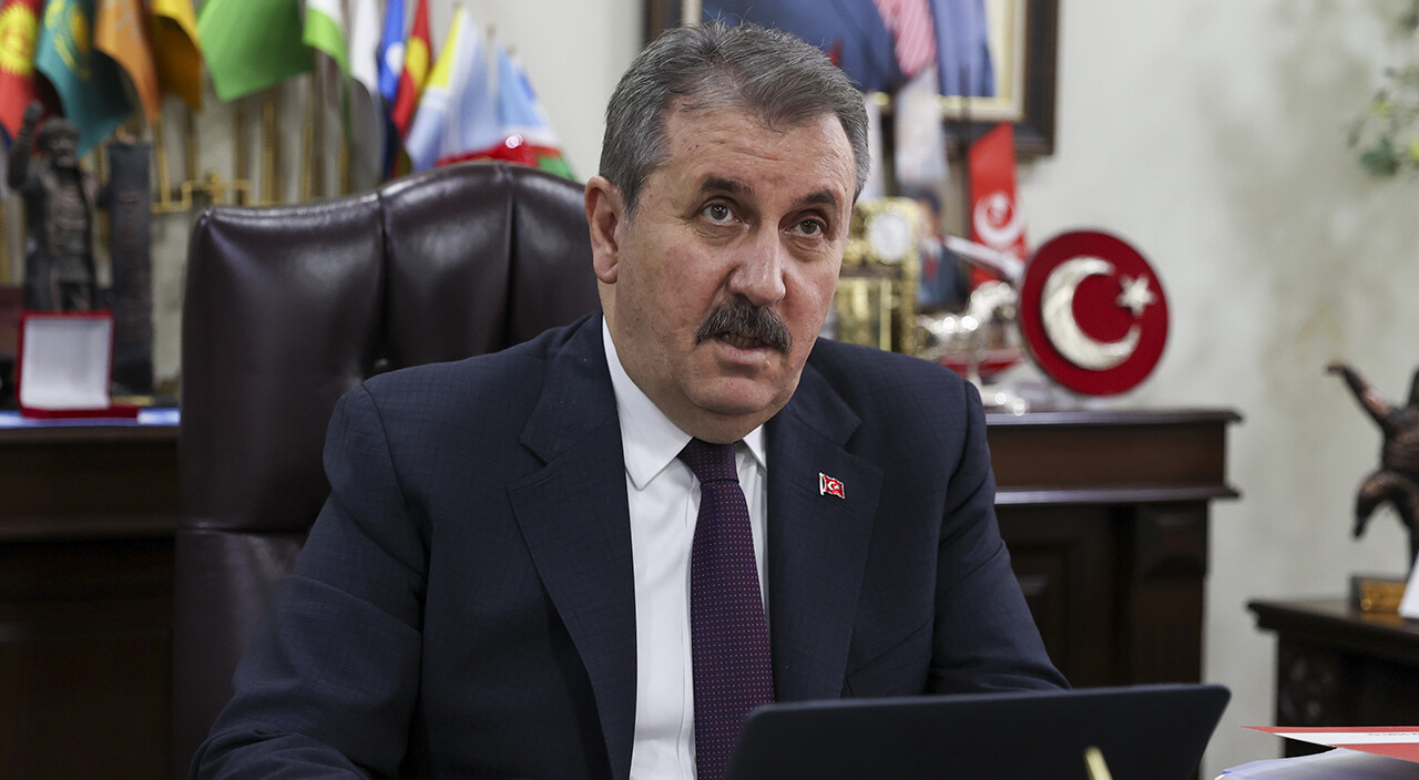 BBP lideri Destici'den EYT açıklaması: Yasayı çıkaran da kuralı bozan da CHP BBP lideri Destici'den EYT açıklaması: Yasayı çıkaran da kuralı bozan da CHP