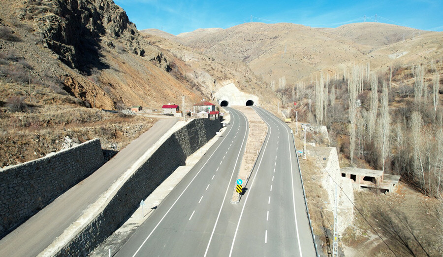 Seyahat süresi 10 dakikaya düşecek! 3 tünel ve 1 köprü inşa edildi, yarın hizmete açılıyor Seyahat süresi 10 dakikaya düşecek! 3 tünel ve 1 köprü inşa edildi, yarın hizmete açılıyor