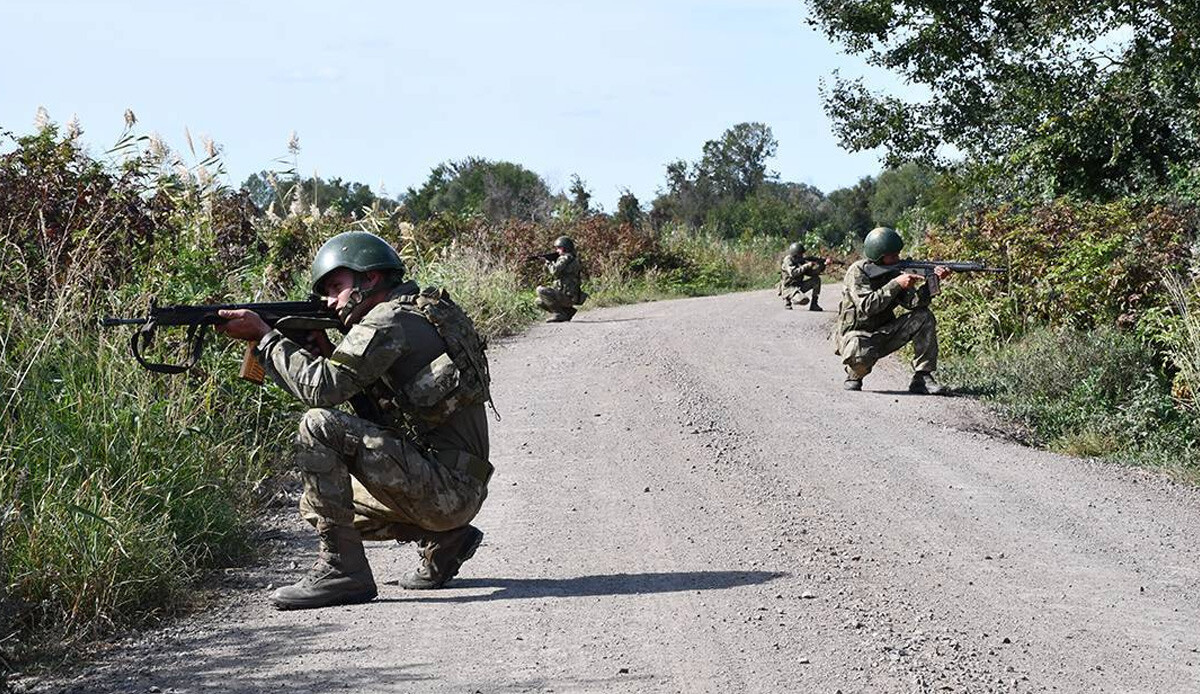 Son dakika: MSB duyurdu: Sınırda FETÖ ve PKK üyesi 8 kişi yakalandı Son dakika: MSB duyurdu: Sınırda FETÖ ve PKK üyesi 8 kişi yakalandı