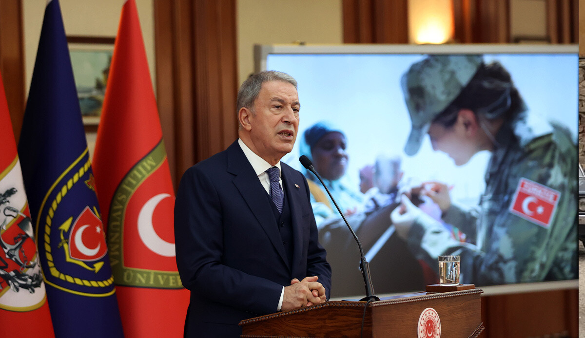 Bakan Akar'dan Suriye'ye kara harekatı mesajı: Sahadaki ve masadaki çalışmalar aralıksız sürüyor Bakan Akar'dan Suriye'ye kara harekatı mesajı: Sahadaki ve masadaki çalışmalar aralıksız sürüyor