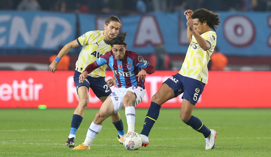 Son dakika: Trabzonspor 10 kişi kalan Fenerbahçe'yi iki golle geçti Son dakika: Trabzonspor 10 kişi kalan Fenerbahçe'yi iki golle geçti