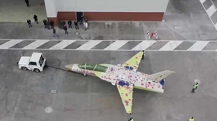 Tarihi an! Türkiye’nin ilk jet motorlu askeri uçağı HÜRJET hangardan çıktı