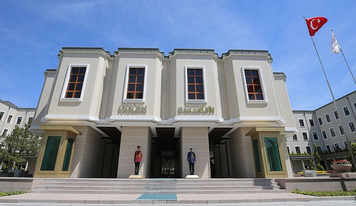 İçişleri Bakanlığı'ndan İBB'ye terör soruşturması açıklaması: Bin 668 kişi tespit edildi İçişleri Bakanlığı'ndan İBB'ye terör soruşturması açıklaması: Bin 668 kişi tespit edildi