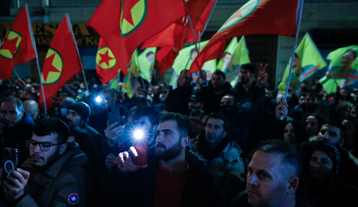 Paris yangın yeri: PKK yanlıları sokağa indi, polislere saldırdı