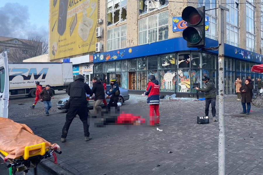 Rusya'dan geçen ay çekildiği Ukrayna'nın Herson kentine saldırı: 8 kişi öldü, 58 kişi yaralandı Rusya'dan geçen ay çekildiği Ukrayna'nın Herson kentine saldırı: 8 kişi öldü, 58 kişi yaralandı