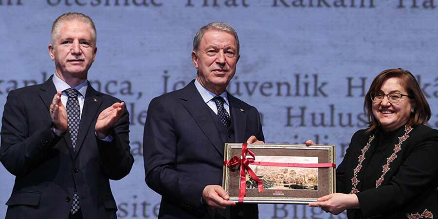 Bakan Akar'dan önemli mesaj: Türkiye bölgesinde ve dünyada etkin bir güç