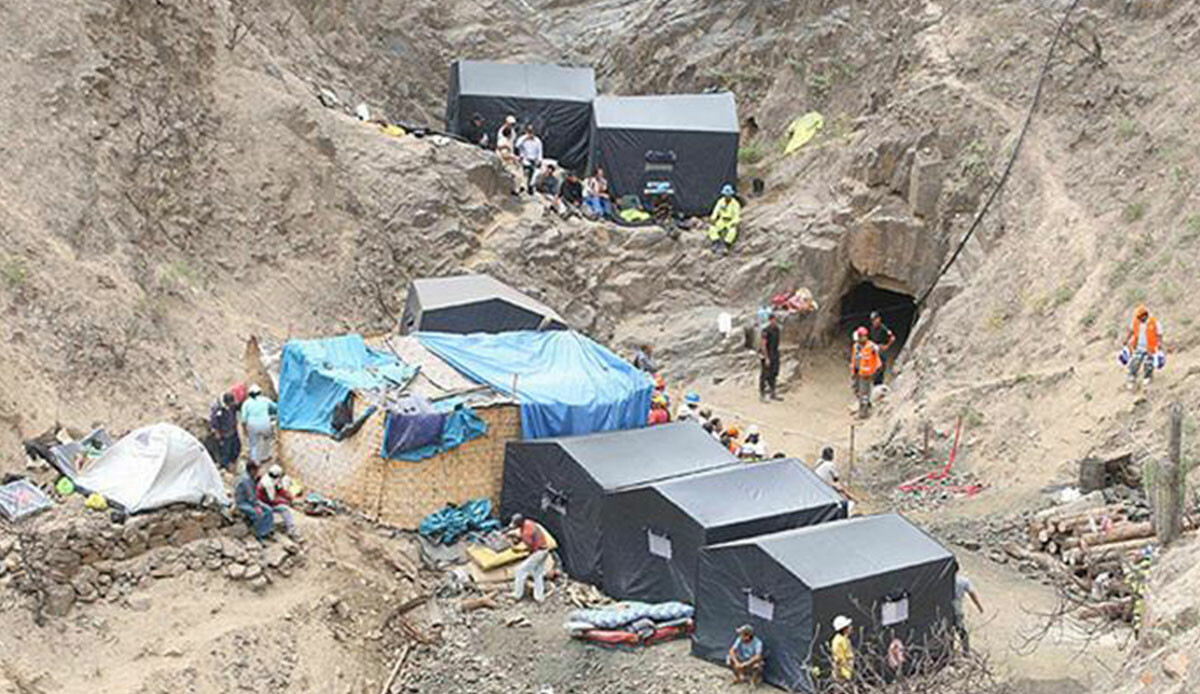 Çin'de altın madeni çöktü: 18 kayıp Çin'de altın madeni çöktü: 18 kayıp