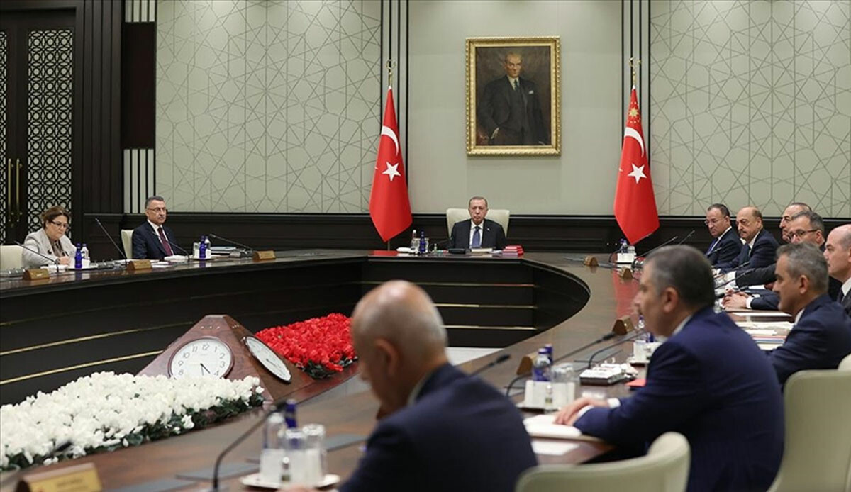 Cumhurbaşkanı Erdoğan pazartesiyi işaret etmişti… Yılın son kabinesi yarın toplanıyor: Masada önemli başlıklar var Cumhurbaşkanı Erdoğan pazartesiyi işaret etmişti… Yılın son kabinesi yarın toplanıyor: Masada önemli başlıklar var