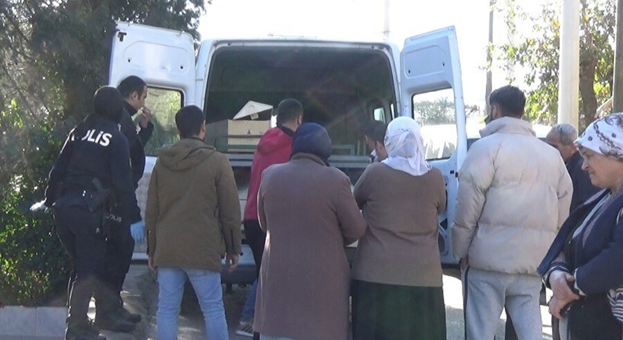 Karsını 5 yaşındaki çocuğunun gözü önünde katletti! Cinayetin ardından çocuğu komşuya bırakıp kaçtı