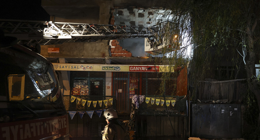 Avcılarda kiracı dehşeti yaşattı! Boşalttığı daireyi ateşe verdi