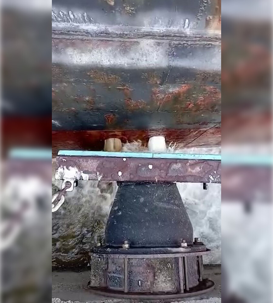 İzmit Körfezinde yabancı geminin denize zehir akıttığı anlar kamerada