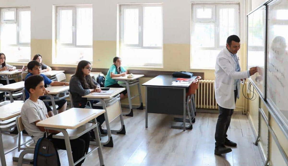 Öğrenci, veli ve öğretmenler heyecanla beklediği haber geldi! Bakan Özer duyurdu: 9 Ocak’ta başlıyor