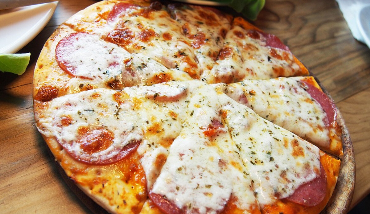 ‘Karnım kazındı, ne yesem’ diye düşünenlere şipşak lezzet: Hazır yufkadan kolay pizza! Malzemesi az, 5 dakikada yapılıyor ‘Karnım kazındı, ne yesem’ diye düşünenlere şipşak lezzet: Hazır yufkadan kolay pizza! Malzemesi az, 5 dakikada yapılıyor