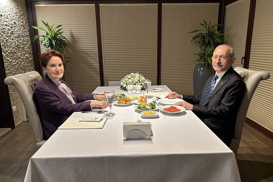 Muhalefette sürpriz görüşme! Kemal Kılıçdaroğlu, Meral Akşener ile bir araya geldi Muhalefette sürpriz görüşme! Kemal Kılıçdaroğlu, Meral Akşener ile bir araya geldi
