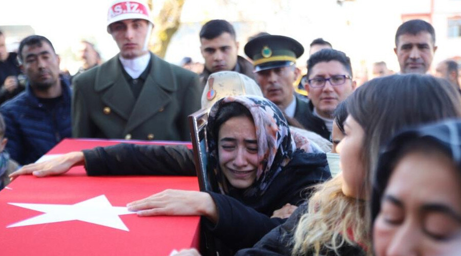 Pençe-Kilit şehidine son görev: Babası parkasını elinden bırakamadı Pençe-Kilit şehidine son görev: Babası parkasını elinden bırakamadı