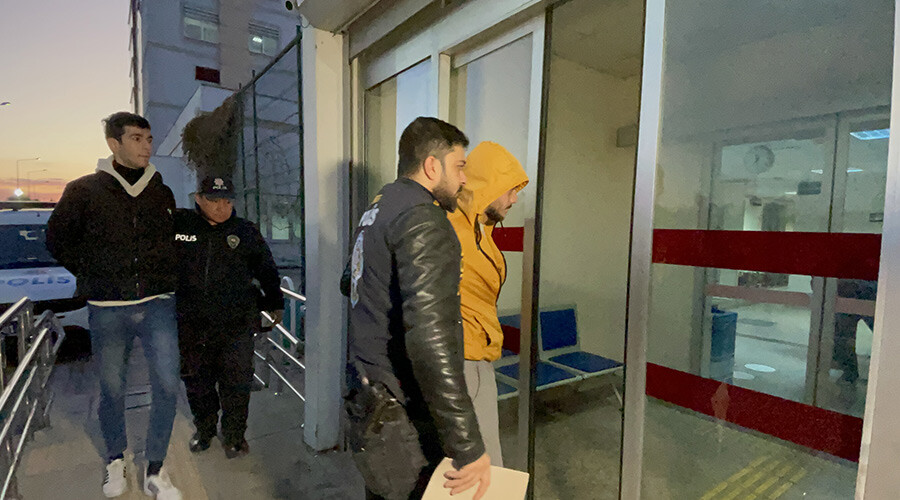 İnternet dolandırıcılarına şafak operasyonu: Dokuz ilde 45 adrese baskın düzenlendi İnternet dolandırıcılarına şafak operasyonu: Dokuz ilde 45 adrese baskın düzenlendi