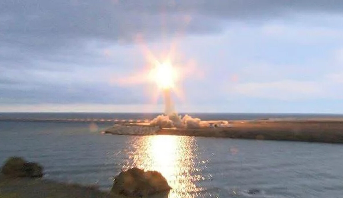 <p>Orta Menzilli Balistik Füze (Medium-Range Ballistic Missile) (MRBM) 1000 ile 3000 km menzil aralığında olan BF sistemidir.</p><p>Uzun Menzilli Balistik Füze (Intermediate Range Ballistic Missile) (IRBM) 3000 ile 5550 km arasında menzile sahip BF sistemidir.</p><p>Kıtalararası Balistik Füze (İntercontinental Ballistic Missile) (ICBM) 5000 km ve üzeri menzile sahip olan BF sistemidir.</p><p>Denizaltından Atılan Balistik Füze (Submarine Launched Ballistic Missile) (SLBM)</p>