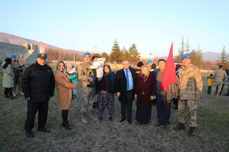 Suriye'de operasyonlara katılan 200 komando yurda döndü