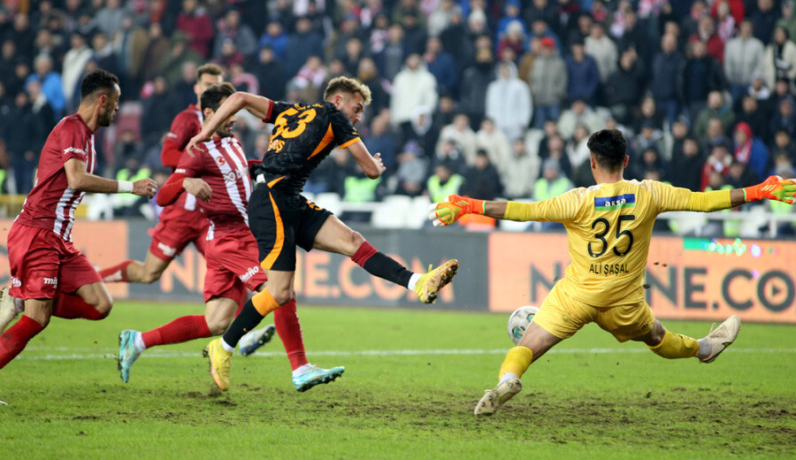 Galatasaray seriye taktı! Sivasspor deplasmanında 3 puanı Barış Alper Yılmaz getirdi Galatasaray seriye taktı! Sivasspor deplasmanında 3 puanı Barış Alper Yılmaz getirdi