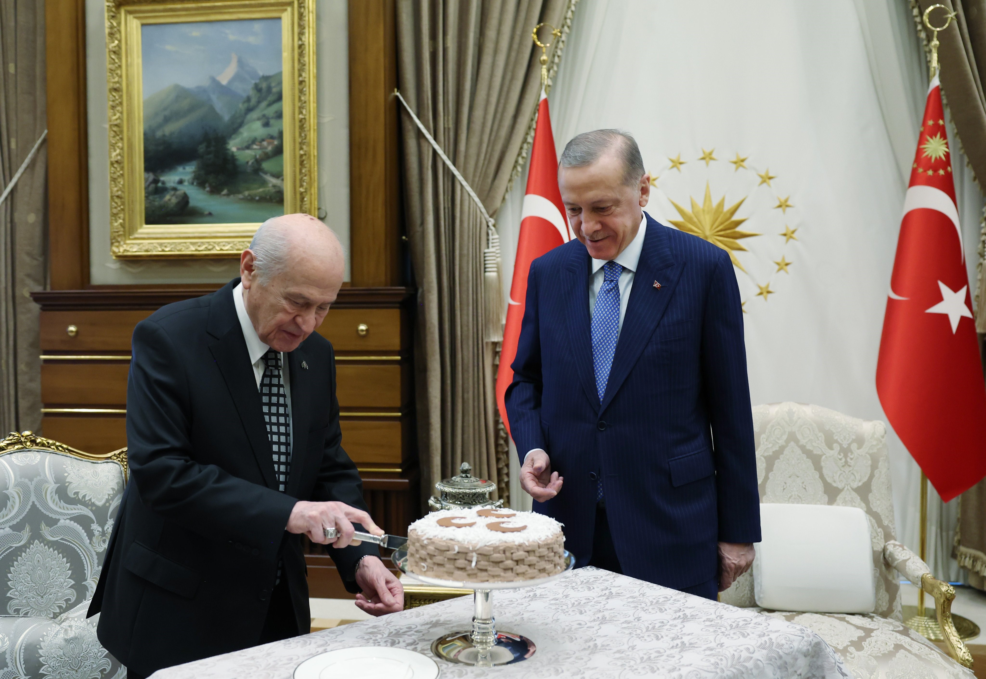 Devlet Bahçeli'den Cumhurbaşkanı Erdoğan'a doğum günü teşekkürü Devlet Bahçeli'den Cumhurbaşkanı Erdoğan'a doğum günü teşekkürü