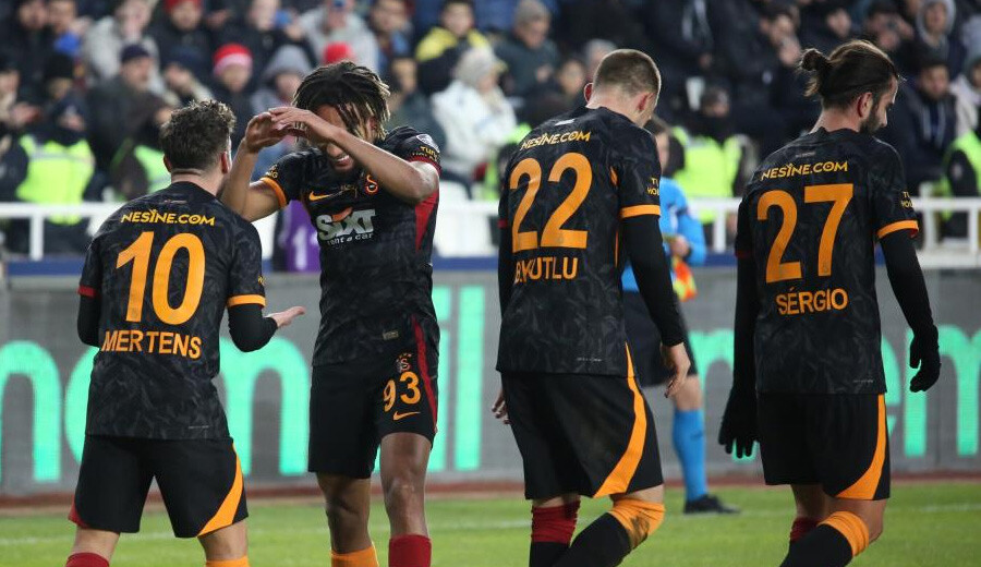 Galatasaray seriye taktı! Sivasspor deplasmanında 3 puanı Barış Alper Yılmaz getirdi Galatasaray seriye taktı! Sivasspor deplasmanında 3 puanı Barış Alper Yılmaz getirdi