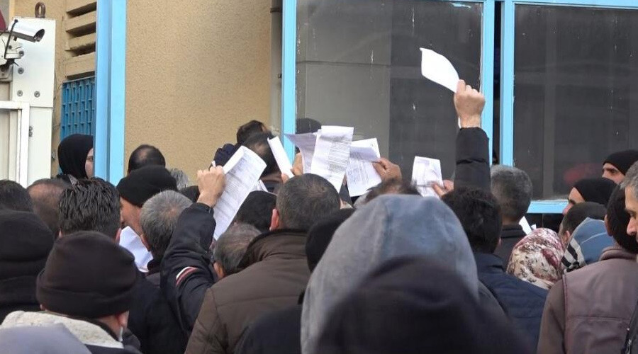 Haberi duyan koştu... SGK önünde EYT kuyruğu!