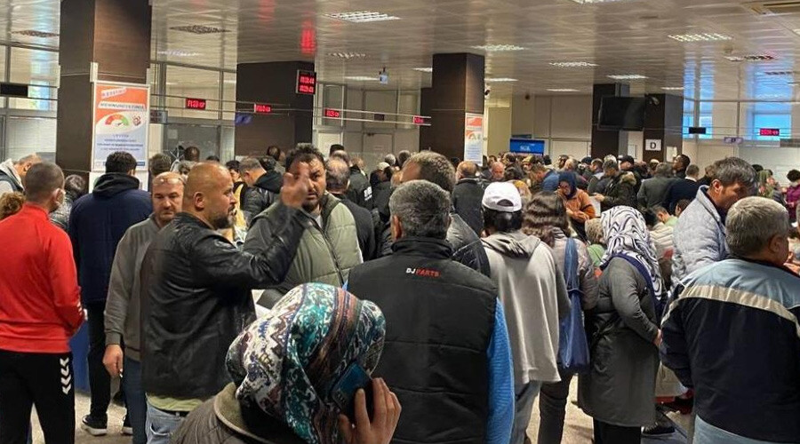 Haberi duyan koştu... SGK önünde EYT kuyruğu!