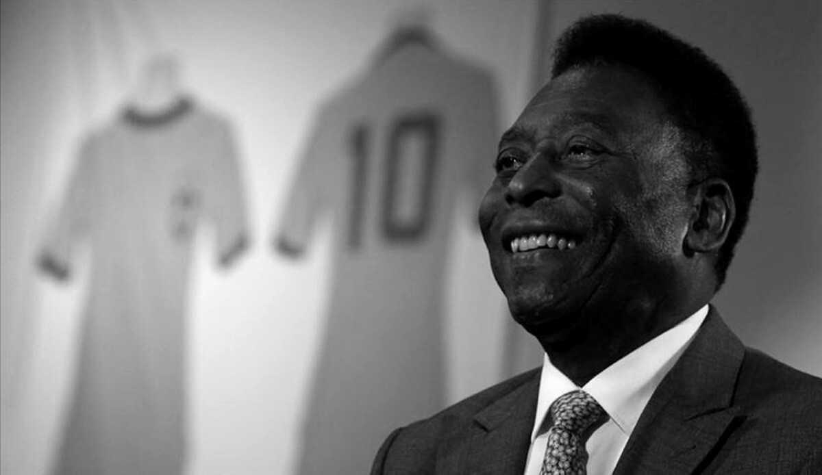 Pele 82 yaşında hayatını kaybetti! Brezilyalı efsane dünyaya futbolu sevdirmişti Pele 82 yaşında hayatını kaybetti! Brezilyalı efsane dünyaya futbolu sevdirmişti