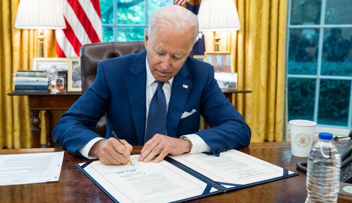 ABD Başkanı Biden 1,7 trilyon dolarlık bütçe tasarısını imzaladı ABD Başkanı Biden 1,7 trilyon dolarlık bütçe tasarısını imzaladı