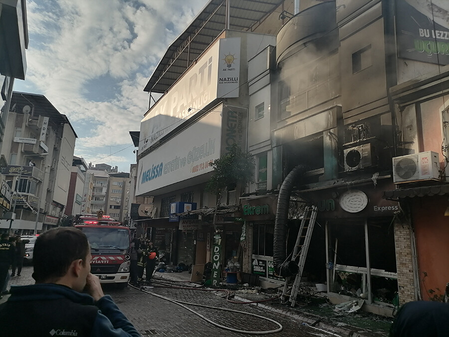 İzmir'de feci iş kazası! Kule vinci devrildi: 6 ölü