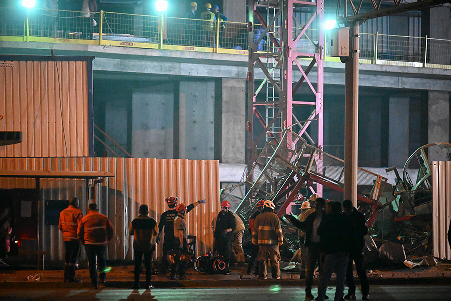 İzmir'de feci iş kazası! Kule vinci devrildi: 6 ölü