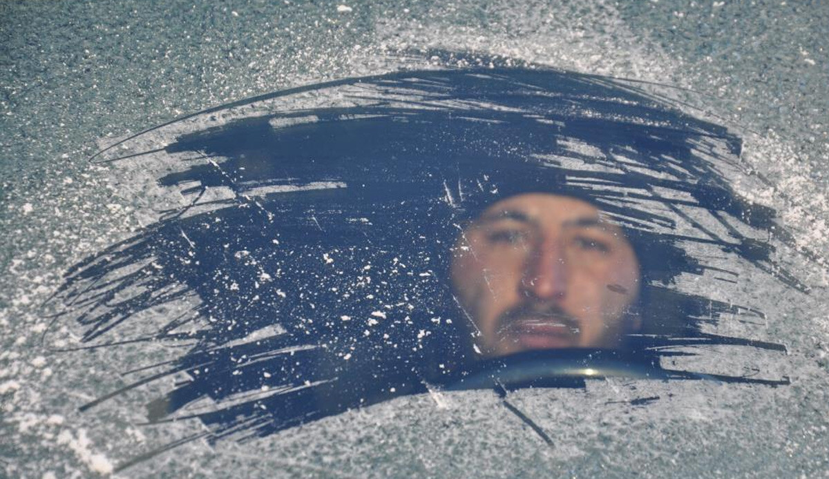 Kars donuyor: Termometreler eksi 15’i gördü, buzdan adacıklar oluştu