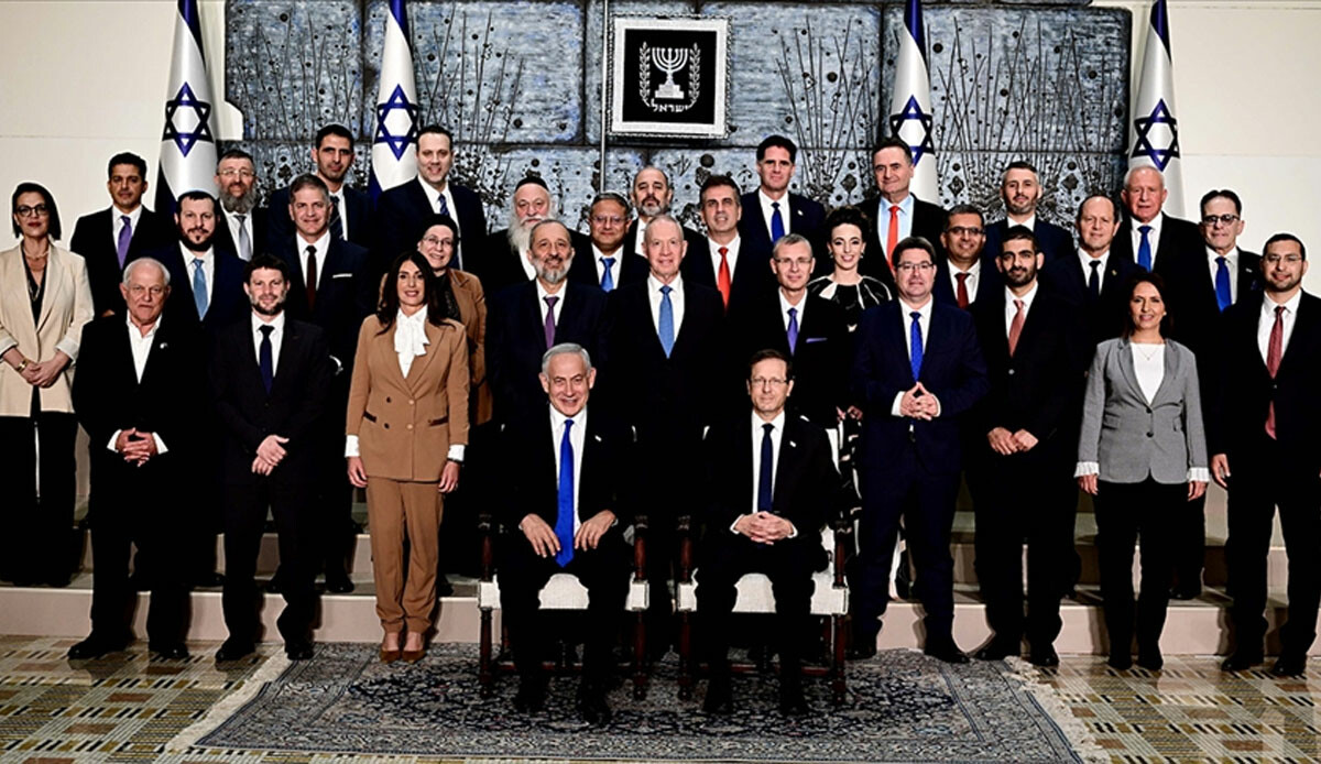 Koltuğundan sadece 1,5 yıl ayrı kaldı... Netanyahu 6’ncı kez başbakan! Koltuğundan sadece 1,5 yıl ayrı kaldı... Netanyahu 6’ncı kez başbakan!