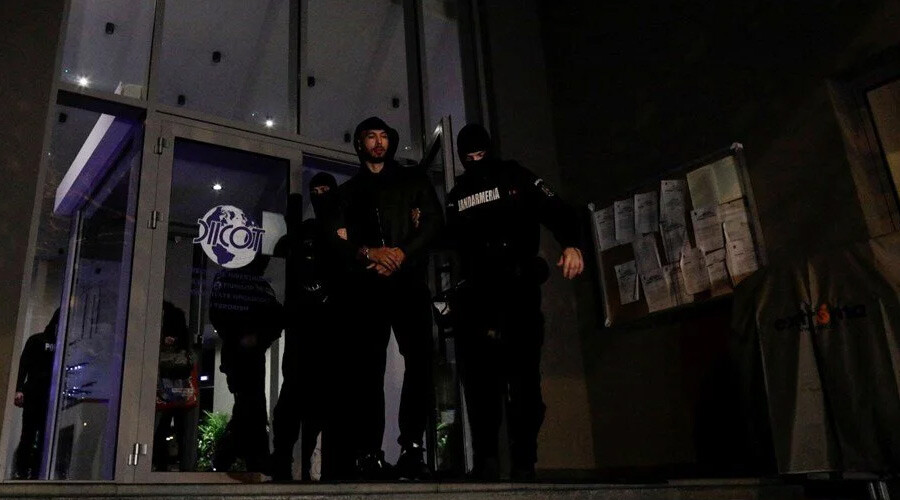 İnsan kaçakçılığı ve taciz iddiaları… Sosyal medya fenomenleri tutuklandı! İnsan kaçakçılığı ve taciz iddiaları… Sosyal medya fenomenleri tutuklandı!