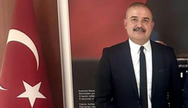 Alkışlar müdüre: Soğukta bekleyen EYT'lilerin içini ısıttı Alkışlar müdüre: Soğukta bekleyen EYT'lilerin içini ısıttı