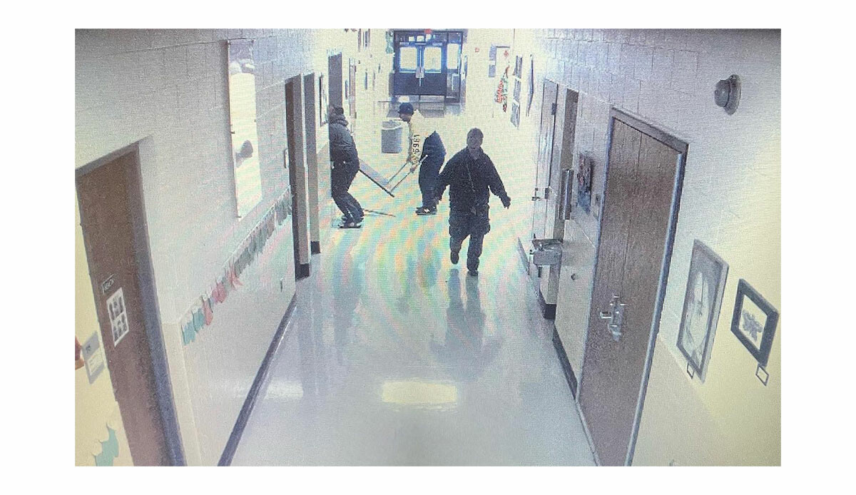 New York'ta bir kişi, kar fırtınasındaki mağdurları aracına alarak donmaktan kurtardı